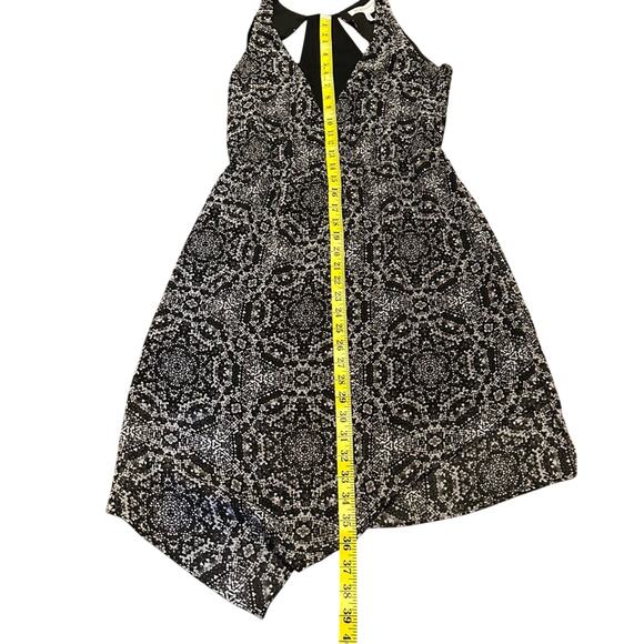 BCBGeneration Elegant Black and White Patterned Dress, Size SM, Dinner Cocktail - Picture 8 of 13